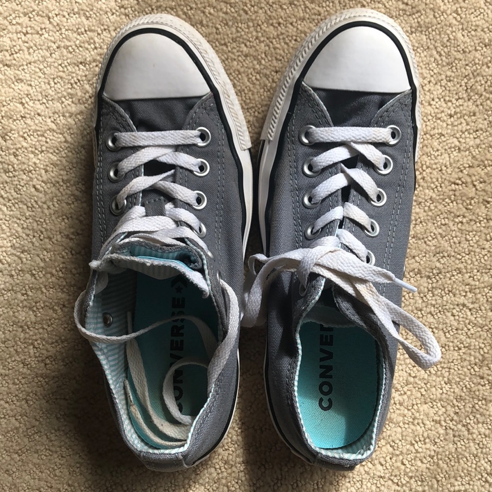 So cute and in LN condition!  Size 7 Converse